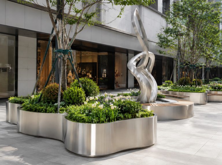 丘北县不锈钢景观雕塑与金属花箱